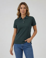 Cargar imagen en el visor de la galería, Polo Mujer Verde Pino