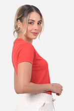 Cargar imagen en el visor de la galería, Camiseta Mujer Cuello V Roja