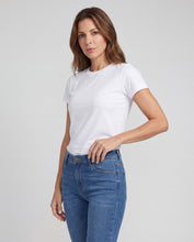 Cargar imagen en el visor de la galería, Camiseta Mujer Cuello Redondo Blanca