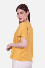 Cargar imagen en el visor de la galería, Blusa Bruna Mostaza