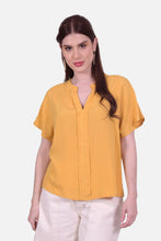 Cargar imagen en el visor de la galería, Blusa Bruna Mostaza