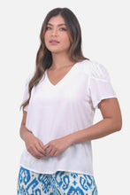 Cargar imagen en el visor de la galería, Blusa Moscu Crudo Claro