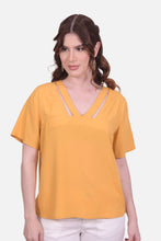Cargar imagen en el visor de la galería, Blusa Zaida Mostaza