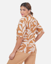 Cargar imagen en el visor de la galería, Blusa Macxel Camel