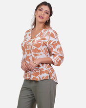Cargar imagen en el visor de la galería, Blusa Yuliana Camel