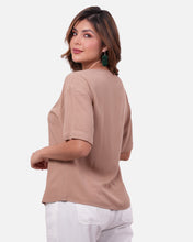Cargar imagen en el visor de la galería, Blusa Adara Camel