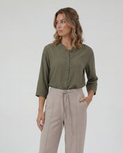 Cargar imagen en el visor de la galería, Blusa Evelia Verde Militar