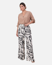 Cargar imagen en el visor de la galería, Blusa Doroty Camel