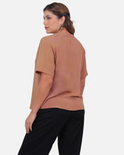 Cargar imagen en el visor de la galería, Blusa Aymara Camel