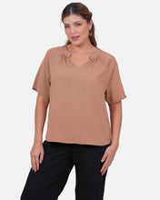 Cargar imagen en el visor de la galería, Blusa Aymara Camel