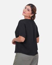 Cargar imagen en el visor de la galería, Blusa Aymara Negra