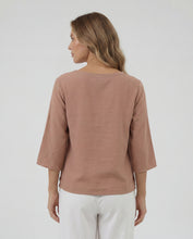 Cargar imagen en el visor de la galería, Blusa Dalia Camel