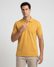 Cargar imagen en el visor de la galería, Polo Hombre Mostaza