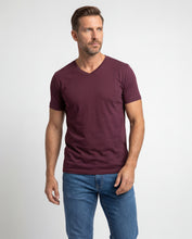 Cargar imagen en el visor de la galería, Camiseta Hombre Cuello V Burgundy