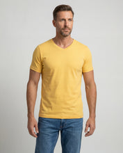 Cargar imagen en el visor de la galería, Camiseta Hombre Cuello V Maiz