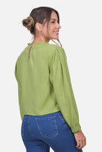 Cargar imagen en el visor de la galería, Blusa Martica Verde Manzana