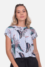 Cargar imagen en el visor de la galería, Blusa Macao Azul Claro