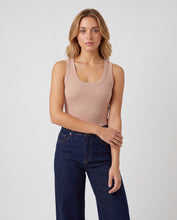 Cargar imagen en el visor de la galería, Blusa Ariel Camel