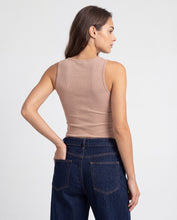 Cargar imagen en el visor de la galería, Blusa Mila Camel