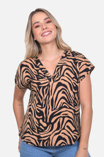 Cargar imagen en el visor de la galería, Blusa Chiara Camel