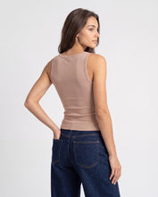 Cargar imagen en el visor de la galería, Blusa Iris Camel
