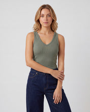 Cargar imagen en el visor de la galería, Blusa Iris Verde Pistacho