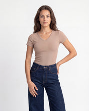 Cargar imagen en el visor de la galería, Blusa Moon Camel