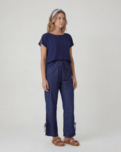 Cargar imagen en el visor de la galería, Blusa Larisa Azul Navy