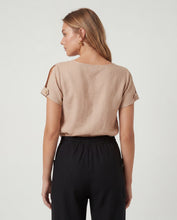 Cargar imagen en el visor de la galería, Blusa Nikita Kaki