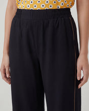 Cargar imagen en el visor de la galería, Pantalon Fauxto Negro