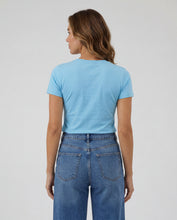 Cargar imagen en el visor de la galería, Camiseta Mujer Cuello V Agua
