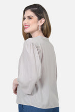 Cargar imagen en el visor de la galería, Blusa Maria - Arena
