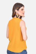 Cargar imagen en el visor de la galería, Blusa Yolanda - Mostaza
