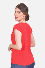 Cargar imagen en el visor de la galería, Blusa Noelia - Roja
