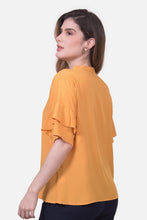 Cargar imagen en el visor de la galería, Blusa Clemencia Mostaza Claro
