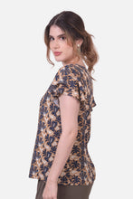 Cargar imagen en el visor de la galería, Blusa Evere Kaki
