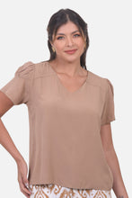 Cargar imagen en el visor de la galería, Blusa Moscu Camel
