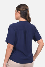 Cargar imagen en el visor de la galería, Blusa Flor Azul Navy
