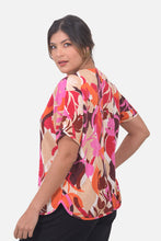 Cargar imagen en el visor de la galería, Blusa Chelsy Fucsia
