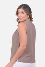 Cargar imagen en el visor de la galería, Blusa Camil Taupe
