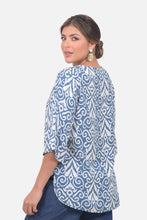Cargar imagen en el visor de la galería, Blusa Abigail Azul Hortencia
