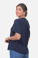 Cargar imagen en el visor de la galería, Blusa Dakota Azul Navy
