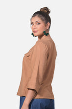 Cargar imagen en el visor de la galería, Blusa Alma Camel
