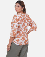 Cargar imagen en el visor de la galería, Blusa Yuliana Camel
