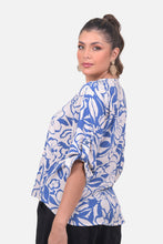 Cargar imagen en el visor de la galería, Blusa Gabriela Azul Hortencia
