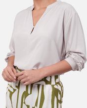 Cargar imagen en el visor de la galería, Blusa Doroty Arena

