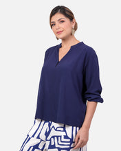 Cargar imagen en el visor de la galería, Blusa Doroty Azul Navy
