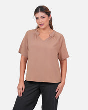 Cargar imagen en el visor de la galería, Blusa Aymara Camel
