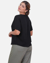 Cargar imagen en el visor de la galería, Blusa Aymara Negra
