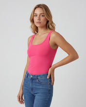 Cargar imagen en el visor de la galería, Basica Mujer Sky Coral
